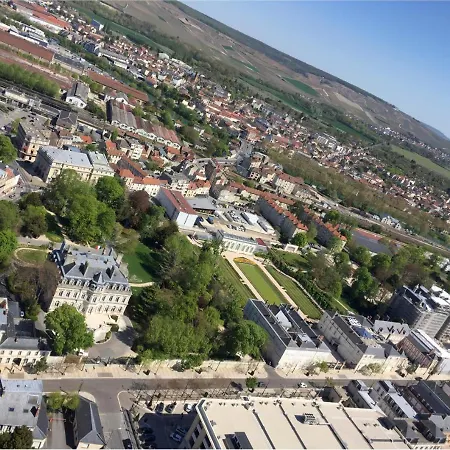 Le Champenois, Av De Champagne * Epernay